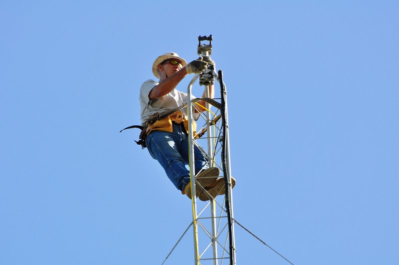 Bob-K4NBC, Old Antenna Coming Down 05.jpg